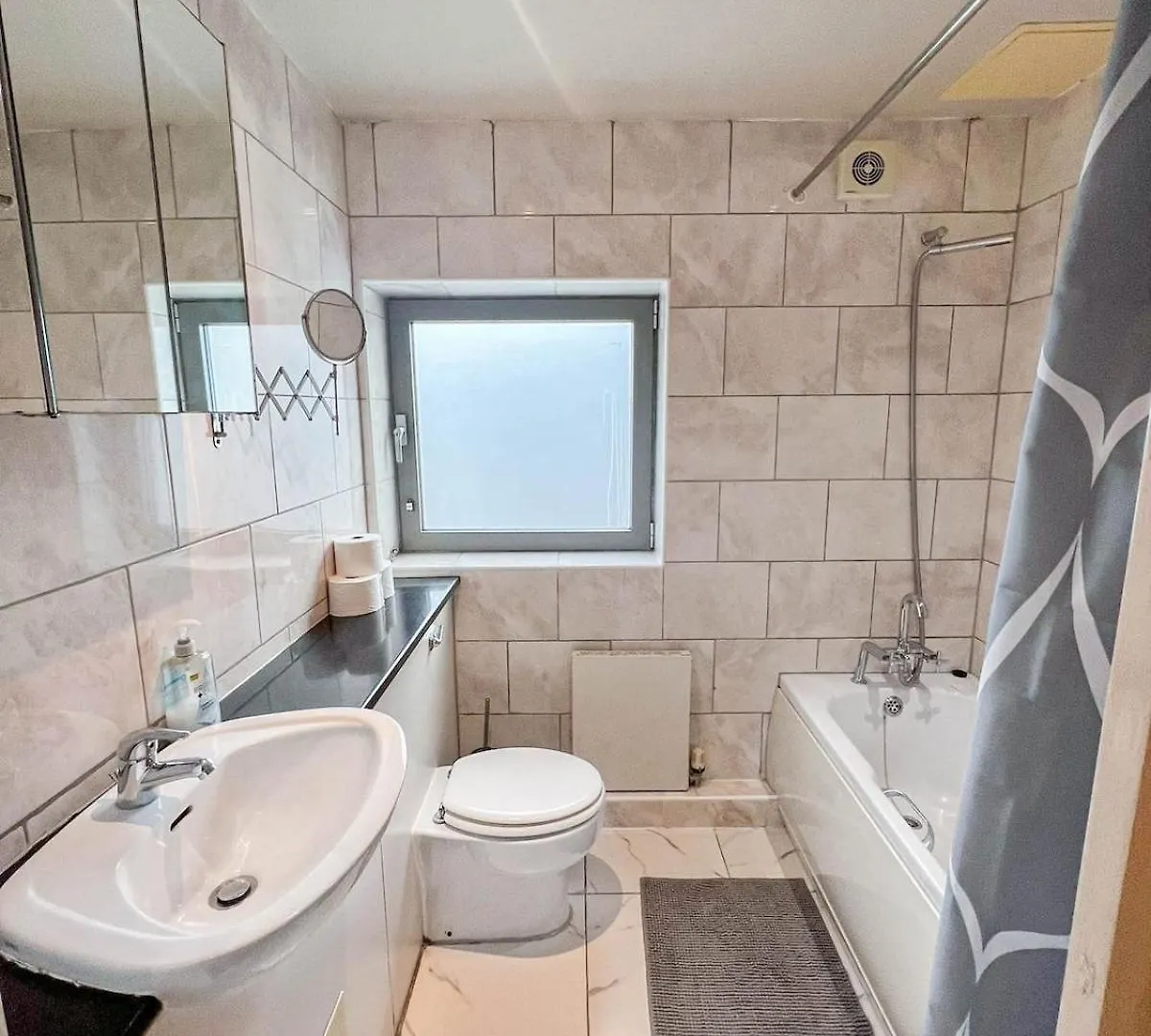 Stunning 1-Bedroom Flat In Canary Wharf Free Parking Near London Museum