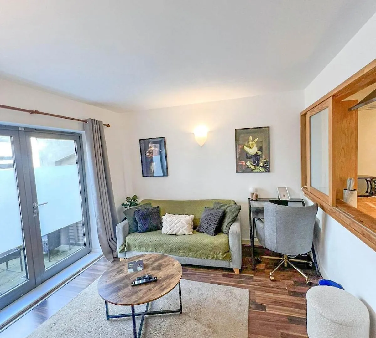 Stunning 1-Bedroom Flat In Canary Wharf Free Parking Near London Museum