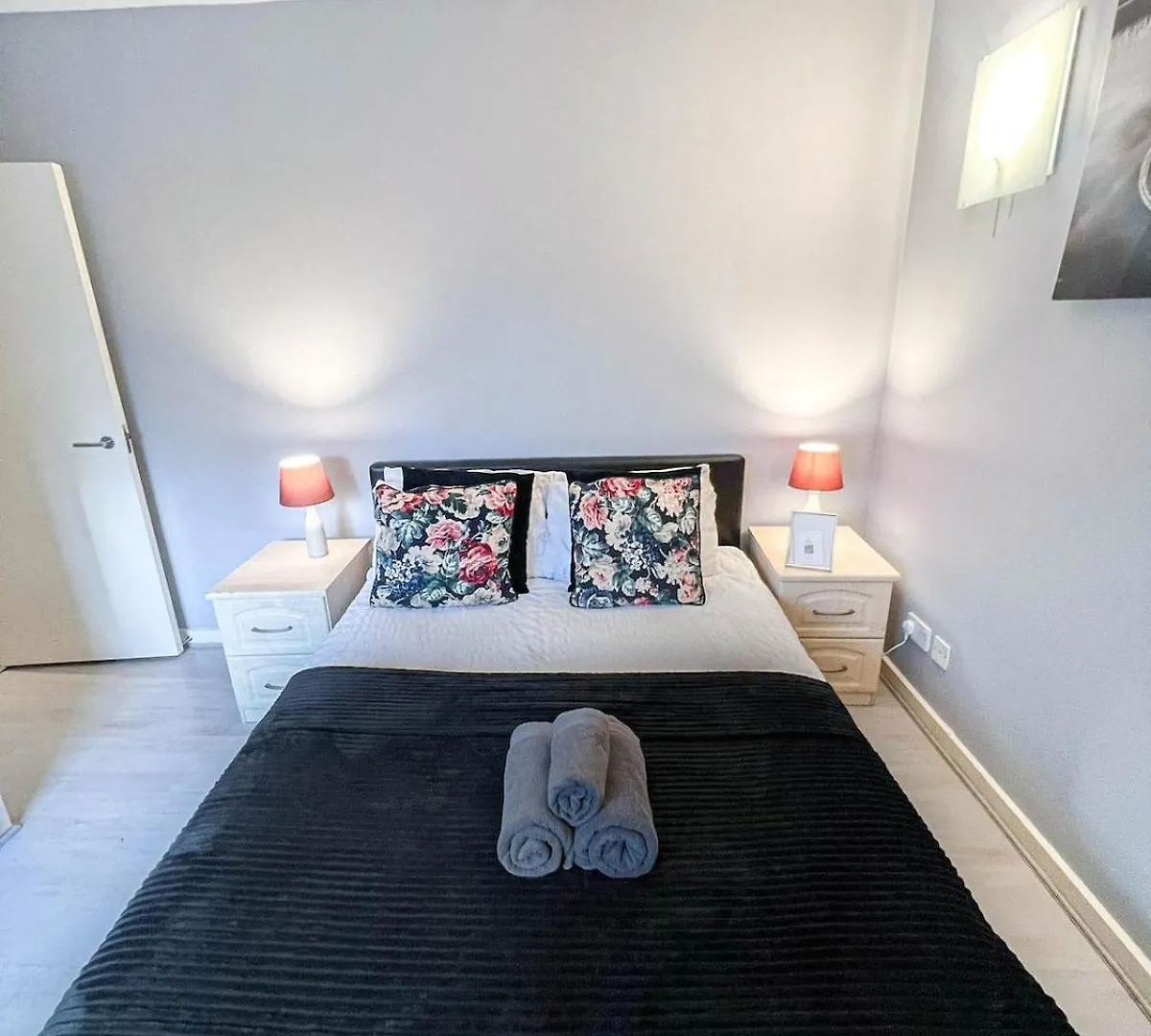 Stunning 1-Bedroom Flat In Canary Wharf Free Parking Near London Museum Apartment